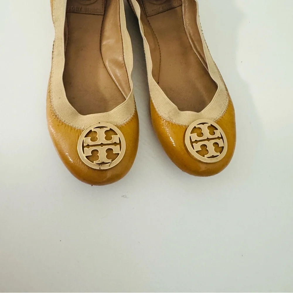 Tory Burch Caroline Size 6M Beige Elastic and Leather Ballet Flats